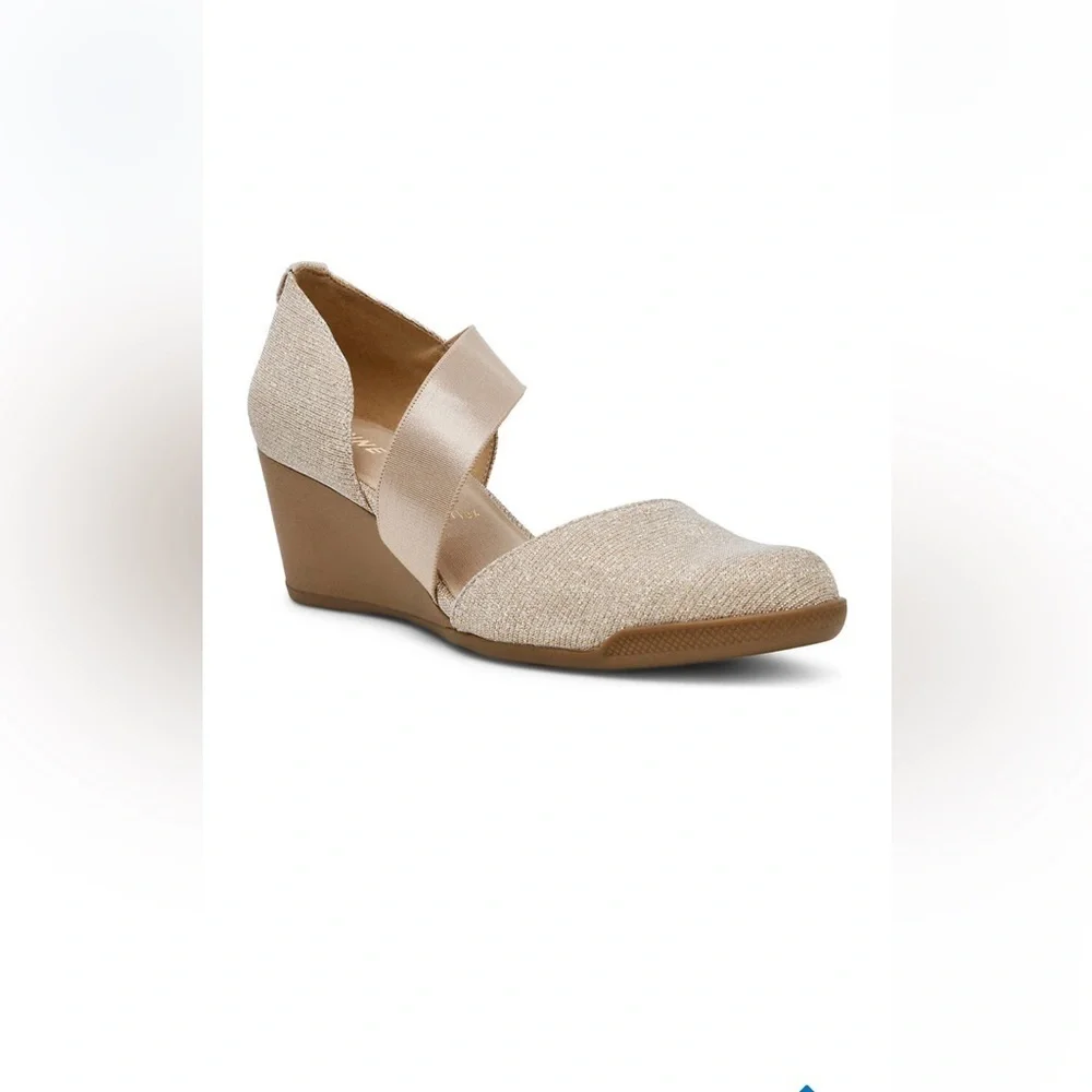Anne Klein Aktara2 Shimmering Platinum Wedges - sz 9.5m - New in Box